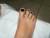 Longs doigts de pieds avec petit ongles vernis noir... sympa nan!